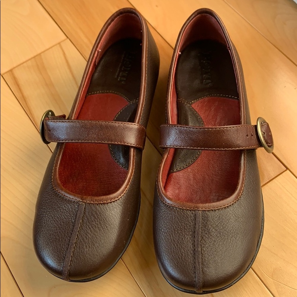 Born Women’s Mary Jane Brown Leather flats